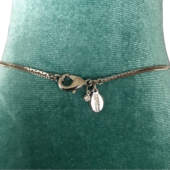 Elegant Silver Necklace - Picture 3 of 4